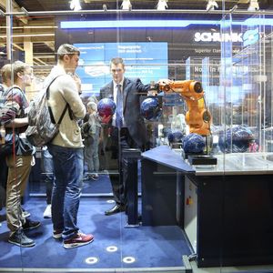 Trendthema Safety: Am Stand von Schunk konnten die Messebesucher das zertifizierte Schunk Safety Greifsysteme live testen.