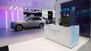 Der Rolls-Royce-Showroom in Dresden erstrahlt im neuen Glanz.  (Bild: Michael Tewes)