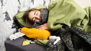 Viele Patientinnen und Patienten leiden bei einer Covid-19-Erkrankung auch unter einer deutlich verringerten körperlichen Leistungsfähigkeit. Eine neue Form der Nahrungsergänzung mit Vitamin B3 könnte diese nun deutlich schneller wiederherstellen. (Bild: © Соня Монштейн - stock.adobe.com)