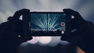 Nur 21 Prozent der Smartphone-Nutzer in den USA, in Europa und Australien wollen rasch auf den 5G-Zug aufspringen und ein 5G-fähiges Smartphone kaufen.  (gemeinfrei)