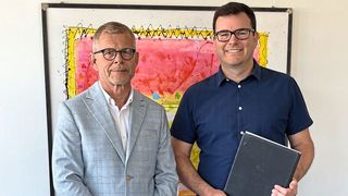 Die Parkem AG geht per Juli 2023 in neue Hände über (links: bish. Inhaber Hanspeter Kindler, rechts: neuer Inhaber Martin Meier). (Bild: Parkem AG)