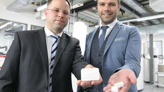 (v.l.) Ralf Gärtner, Geschäftsführer von Protiq, und Michael Steinbach, Geschäftsbereichsleiter Technical Ceramics bei Steinbach (Phoenix Contact)
