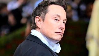 Elon Musk gab gestern zu, dass er sich von rund 10 Prozent seiner Angestellten in den nächsten Monaten trennen wird. Die Zahl der Fabrikarbeiter werde aber wachsen. (Bild: F. Rump)