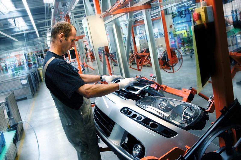 Bild 5: Industrie 4.0 – Frontend-Fertigung bei Hella (Bild: OWL)