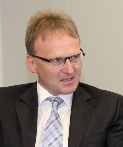 Dipl.-Ing. Stefan Schmidt, Leitung Vertrieb, Branche Produktionsmaschinen, bei der Bosch Rexroth AG: „Hohe Stillstandsleistungen sind weniger der Hydraulik geschuldet, eher dem konstant drehenden Normelektromotor.“ (Bild: Krampert)
