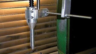 Mit der inkrementellen Blechumformung und der dabei eingesetzen CNC-Führung der Strahldüse können viele gewünschte Formen bei unterschiedlichen Werkstoffen und Blechdicken erzeugt werden. Bild: Universität Siegen (Archiv: Vogel Business Media)