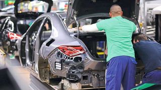 Weltweit betrachtet wird nur noch jedes 17. Auto in Deutschland gebaut. (Daimler)