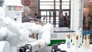 Hybride Roboter, Cobots, Doppelarmroboter sowie neue Vier- und Sechsachskinematiken machen den Weg frei für smarte Produktionskonzepte. (Bild: Messe München GmbH)