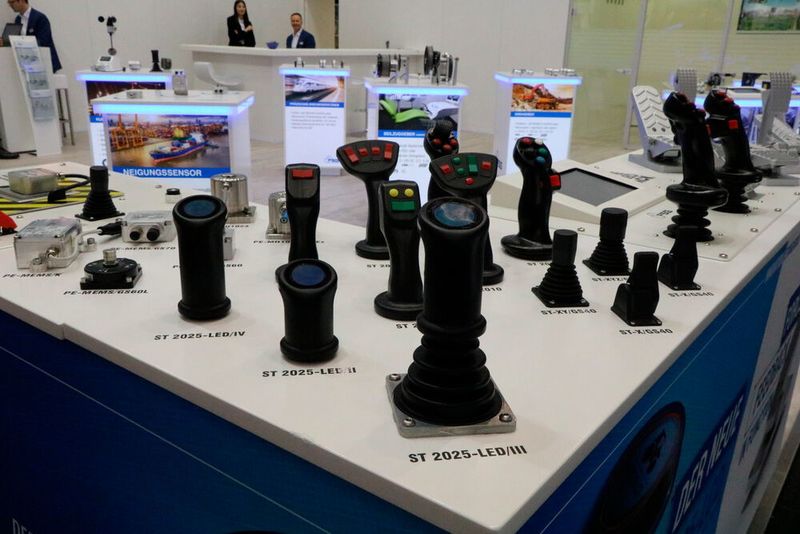 Die neuen Industrie-Joysticks von FSG können für viele industriellen Anwendungen, aber auch für Bühnentechnik und mehr, eingesetzt werden.  (K.Juschkat/elektrotechnik/konstruktionspraxis)