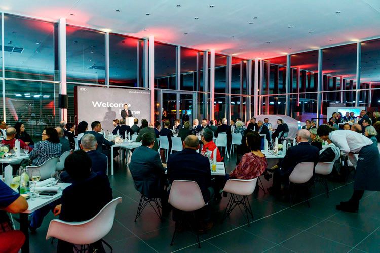 Ehrengäste des Festabends waren die beiden Firmeninhaber Peter und Florian Glinicke. (Foto: Glinicke)