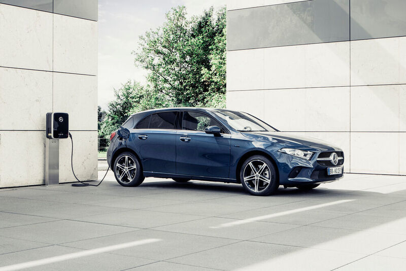 Alle drei Plug-in-Hybride sind bereits zu Preisen zwischen 36.900 und 37.700 Euro bestellbar. (Daimler)