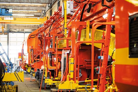 Depuis 1945, Matisa s’est spécialisé dans les machines sur mesure pour la construction, la maintenance et la rénovation de voies ferrées. Depuis 1945, Matisa s’est spécialisé dans les machines sur mesure pour la construction, la maintenance et la rénovation de voies ferrées.