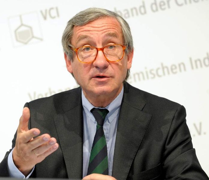 VCI-Präsident Professor Dr. Ulrich Lehner: „Die weltweite Abschwächung der Konjunktur hat jetzt auch die chemische Industrie in Deutschland erfasst. Die Auswirkungen der globalen Finanzmarktkrise verstärken den negativen Sog bei wichtigen Abnehmern unserer Branche im In- und Ausland“, kommentiert die aktuelle Marktentwicklung.“ (Archiv: Vogel Business Media)