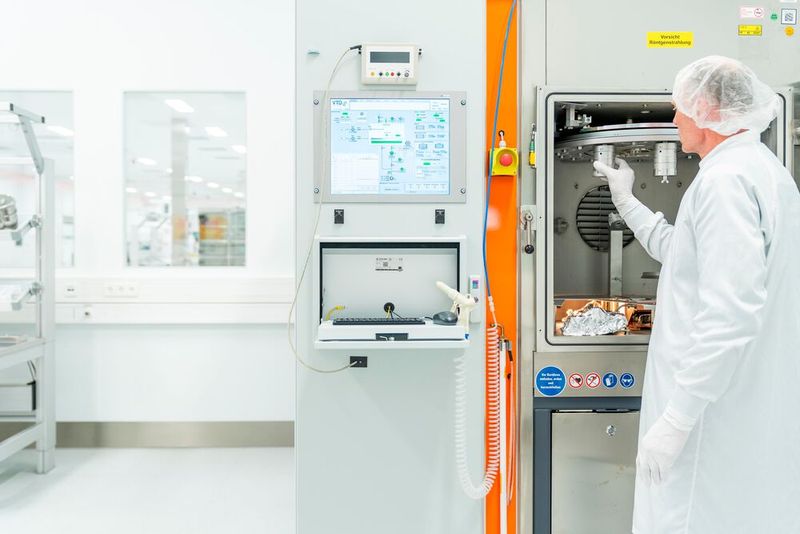 Thermische Behandlung von Röhrenbauteilen in einem Vakuumspezialofen. (Bild: Siemens Healthineers)