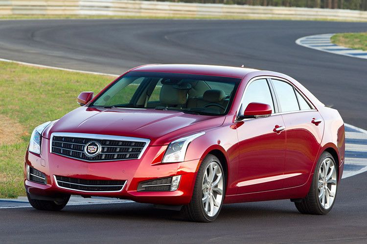 Mit scharfen Kanten und vertikalen Front- und Heckleuchten leistet sich Cadillac nach wie vor einen sehr eigenständigen Stil. Er sorgt für Unverwechselbarkeit, polarisiert aber stark – auch wenn die Konturen schon wieder etwas weicher geworden sind als noch vor ein paar Jahren. (Foto: Cadillac)