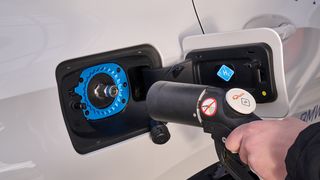 Saudi Arabien will sechs Wasserstoff-Tankstellen entlang einer wichtigen Autobahn bauen. (Bild: BMW)