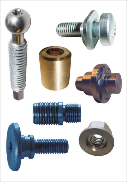 Das Fastener Express-Verfahren erlaubt es, hochkomplexe Verbindungselemente und Präzisionsteile zeitnah und kostengünstig als Prototyp zu entwickeln und später serienreif herzustellen.  (Bild: Arnold Umformtechnik)