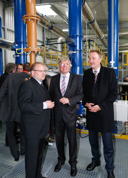 Arnd Czapek, MdL; Wirtschaftsminister Hartmut Möllring; Getec-Vorstandssprecher Volker Schulz (v.r.) bei der Einweihungsfeiher. (Bild: Getec)