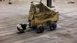 A prerequisite for the challenge was a robot that can process at least 15 kg of lunar rock, weighs a maximum of 60 kg, and kicks up as little dust as possible during operation. (Image:FZI)