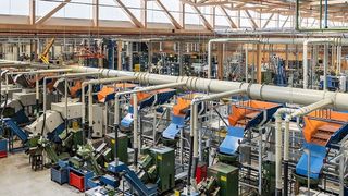 Entgegen der Prognosen von Analysten schwächelte die deutsche Industrie mehr als gedacht. Vor allem der Iran-Krieg und die gesperrte Straße von Hormus könnten uns noch teuer zu stehen kommen ... (Bild: Ch. Lederer)