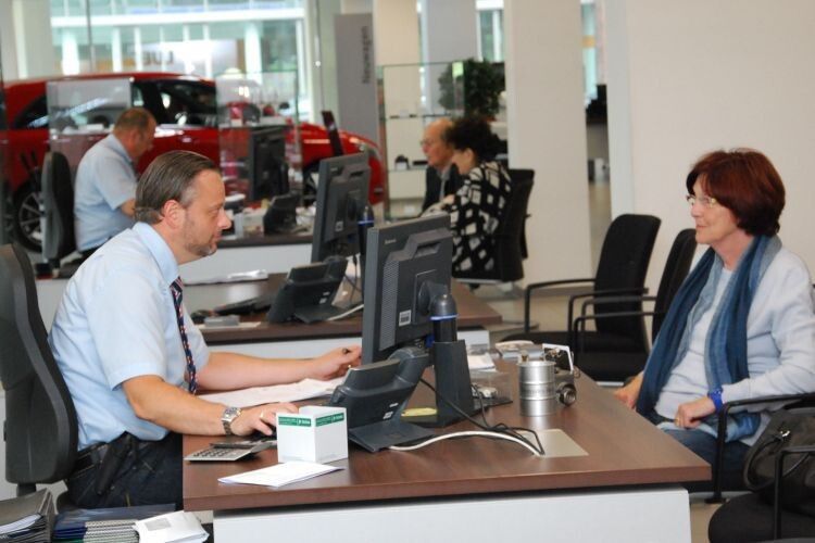 Die Serviceberater nehmen sich für das Kundengespräch genügend Zeit. (Foto: Rubbel)