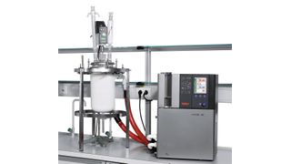 Abb.1: Mit über 50 Serienmodellen eignet sich die Unistat-Serie zur Reaktortemperierung in Forschung, Technikum und Produktion.  (Bild: Peter Huber Kältemaschinenbau)