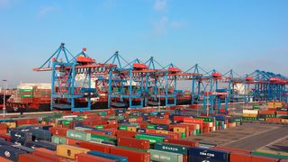 Die IT-Plattform „ZAPP“ ist im Hamburger Hafen das flächendeckende und verbindlich zu nutzende IT-System für den zollseitigen Exportprozess, der jetzt neu aufgesetzt und unter dem Namen EMP weiterentwickelt wird. (Bild: Dakosy)