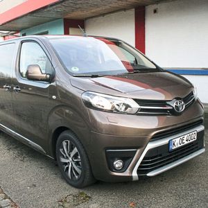 Der Toyota Proace ist noch ein klassischer Van. Er eignet sich aber für mehr als nur den Personentransport.(Bild:  Hymer)