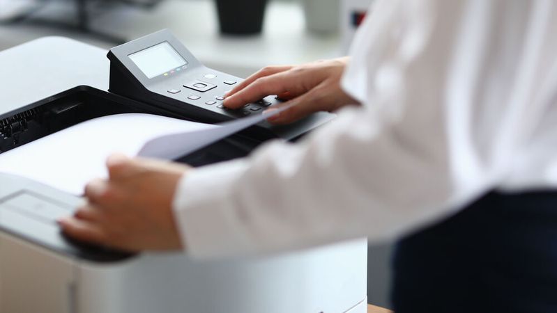 Jahrzehntealte Druckertreiber gelten als unterschätztes Sicherheitsrisiko in Unternehmensnetzwerken. Windows Protected Print ersetzt sie durch einen einzigen, von Microsoft kontrollierten Treiberpfad.(Bild: ©  H_Ko - stock.adobe.com)