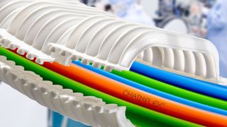 E-Skin kann für kurze freitragende Längen sogar im Reinraum genutzt werden. (Bild: Igus)