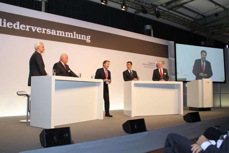 Teilnehmer der Diskussionsrunde waren... (Bild: Ernhofer)