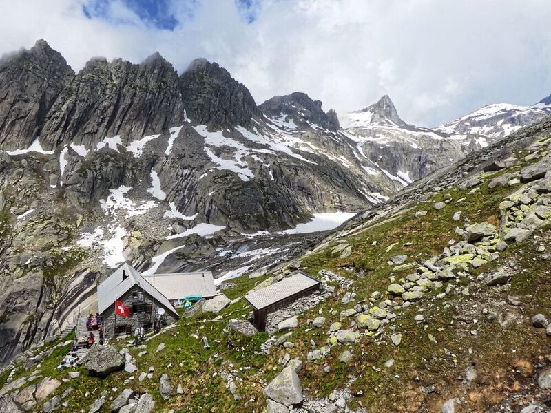 Gelmerhütte der Sektion Brugg des Schweizer  Alpen-Clubs auf  2412 m ü. M.  (Schweizer Alpen-Club)