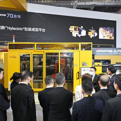 Running live at the show was a 16-cavity Hylectric 400-tonne injection moulding system. (Source: Husky)