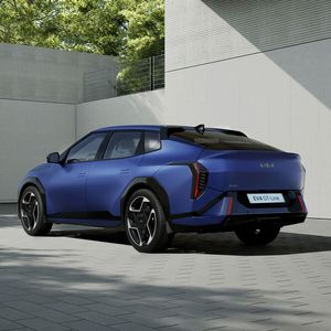 Als GT-Line bietet der EV4 eine sportlichere Note.(Bild:  Kia)