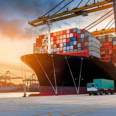 Deutsche Seehäfen wie Hamburg gelten als kritische Infrastruktur und zunehmend als Ziel von Cyberangriffen und Sabotage. (Bild: Yellow Boat - stock.adobe.com)