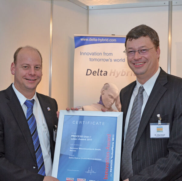 Dr. Jörg Kempf, Stellvertr. Chefredakteur PROCESS (links) übergibt Marketingleiter Stephan Brand (Aerzener Maschinenfabrik) den PROCESS User-Award.  (Bild: PROCESS)
