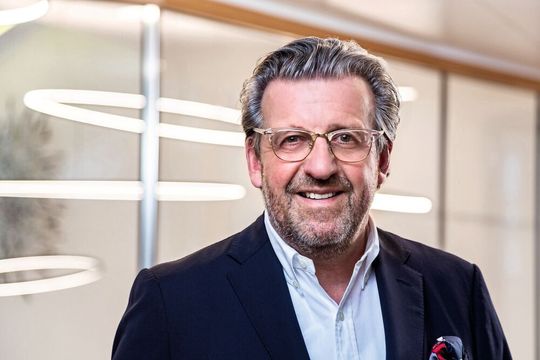 „Allein für die Metall- und Elektroindustrie summiert sich die Gasumlage auf rund eine Milliarde Euro“, stellt Stefan Wolf, Präsident des Arbeitgeberverbands Gesamtmetall, fest. „Allein für die Metall- und Elektroindustrie summiert sich die Gasumlage auf rund eine Milliarde Euro“, stellt Stefan Wolf, Präsident des Arbeitgeberverbands Gesamtmetall, fest.