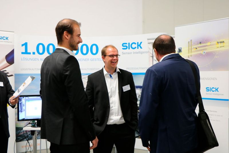 In den Pausen hatten die Besucher die Möglichkeit, Kontakte zu knüpfen, die Expo zu besuchen und sich zu stärken.  (K. Juschkat/konstruktionspraxis)