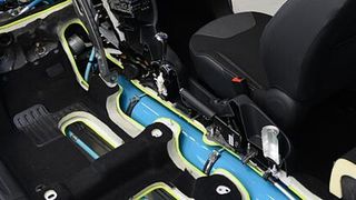 Hybridisierung ohne Batterie und Elektromotor – der alternative Antrieb funktioniert mit verdichtetem Stickstoff, einer Hydraulikpumpe und einem Hydraulikmotor. (Foto: PSA)