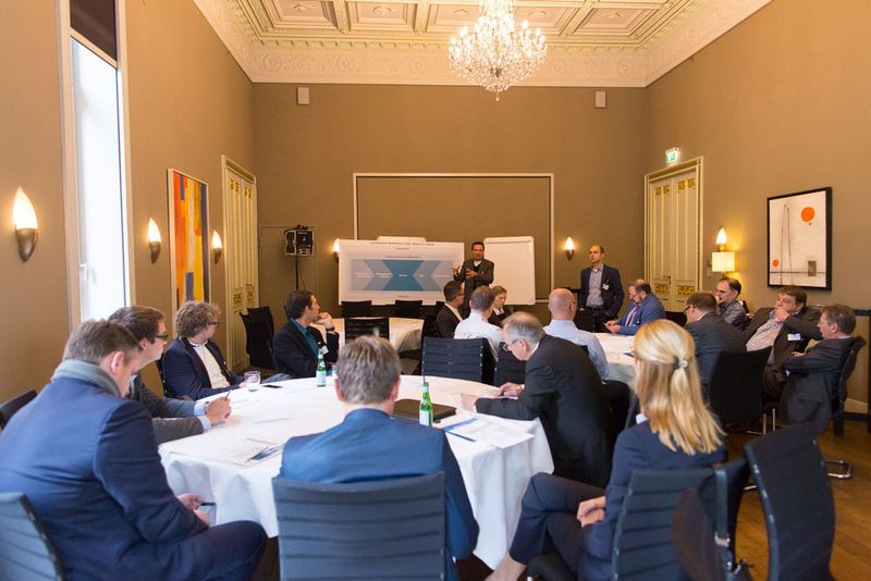 Zum Thema »Digitale Transformation und Enterprise Mobility sind mehr als MDM« diskutierten die Teilnehmer mit Stephan Schwarz und Marco Metting von Red Hat. (www.bergemann-fotografie.de)