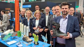 Die Sonderschau „Plastics Shape the Future“ auf der Kunststoffmesse „K 2025“ zeigt Kunststoffprodukte der Zukunft – aus wiederverwertetem Material, nachwachsenden Rohstoffen und zirkulärem Produktdesign. (Bild: Plastics Europe Deutschland)
