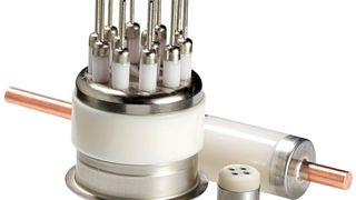 Diese Anwendungen verdeutlichen die Vielseitigkeit von Hochleistungskeramik in der Medizintechnik und ihren Beitrag zur Weiterentwicklung der Branche. Hier im Bild: Durchführungen. (Bild: Kyocera)