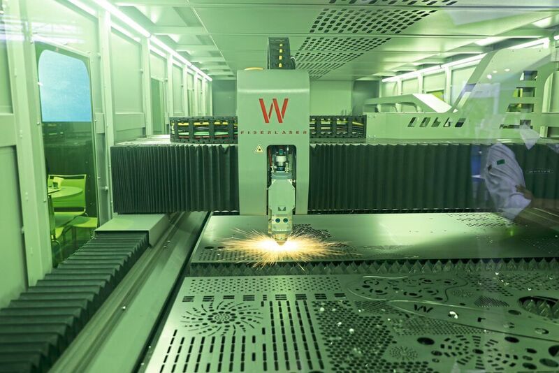 Fiber 2060 6 kW heißt die Faserlaser-Schneidmaschine von Warcom zum Bearbeiten von „Metal Sheets“. (Michel Heck)