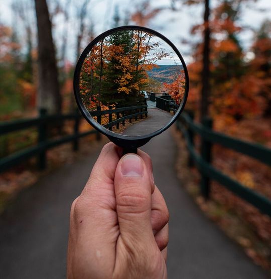 Search Marketing im B2B-Bereich steht vor anderen Herausforderungen als im B2C: geringes Suchvolumen, komplexe Produkte und weniger Marktteilnehmer. Search Marketing im B2B-Bereich steht vor anderen Herausforderungen als im B2C: geringes Suchvolumen, komplexe Produkte und weniger Marktteilnehmer.