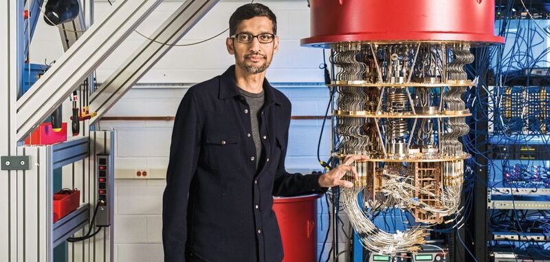 Sundar Pichai, Vorstandsvorsitzender von Google, steht im Labor in Santa Barbara neben einem der Quantencomputer von Google. Google ist nach eigenen Angaben ein bedeutender Schritt bei der Entwicklung von Quantencomputern gelungen. Mit Hilfe seines Prozessors Sycamore sei es möglich, eine Kalkulation in 200 Sekunden zu erledigen, für die der aktuell schnellste Supercomputer 10.000 Jahre benötigen würde.