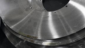 3S fertigt in Roitham Filtriersiebe aus Chromstahl für Laserfilter zum Entfernen unerwünschter Störstoffe aus der Schmelze in Kunststoff verarbeitenden Maschinen. (Bild: Peter Kemptner)
