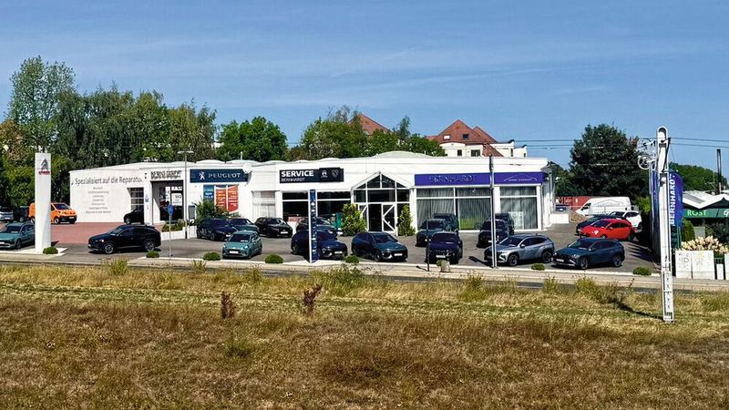 Für das Autohaus Bernhardt in Dresden geht es künftig als Teil des Autohauses Liliensiek aus Dippoldiswalde weiter.(Bild:  Autohaus Liliensiek)