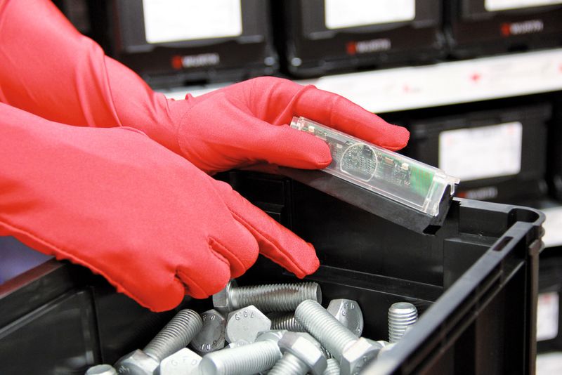 Das I-Bin-Modul ist leicht in jeden Behälter integrierbar. Es behält die Bestände jederzeit im Blick und dient so der permanenten Inventur von C-Teilen. (Bild: Würth Industrie Service)