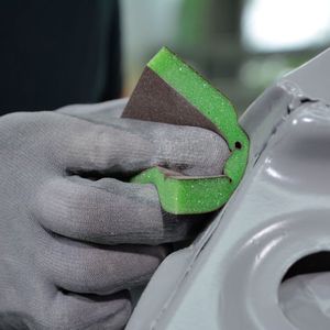 Siasponge Flex Pads eignen sich zum Füller- und zum Lackschliff. Drei Körnungen sind lieferbar: Fine/gelb, Superfine/grün und Ultrafine/blau.
