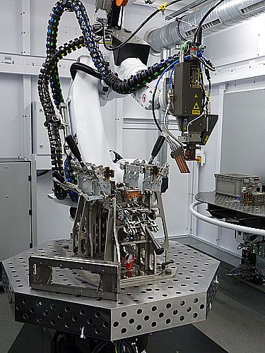 Die Trulaser Robot 5020 besteht aus marktüblichen, standardisierten Komponenten. Das Gesamtkonzept liefert ein optimales Ergebnis, weil die Komponenten optimal aufeinander abgestimmt sind. (Kuhn)